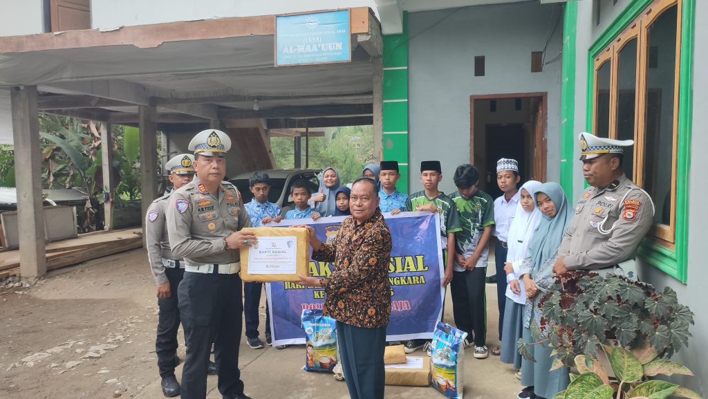 Satlantas Polres Tana Toraja Gelar Bakti Sosial Dalam Rangka HUT Lalu Lintas Bhayangkara ke-70
