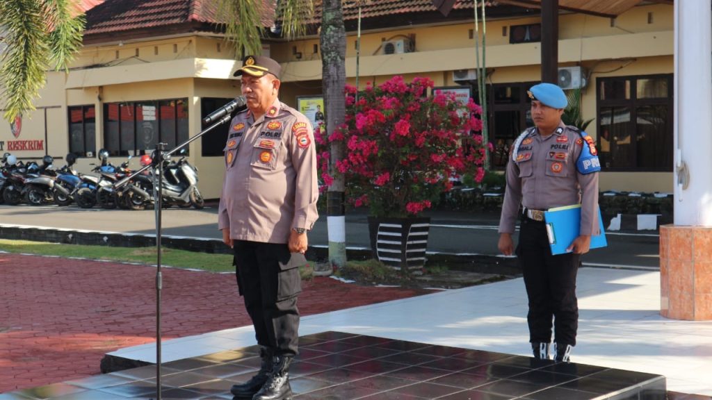 Wakapolres Pinrang Pimpin Apel, Tegaskan Kedisiplinan Personel