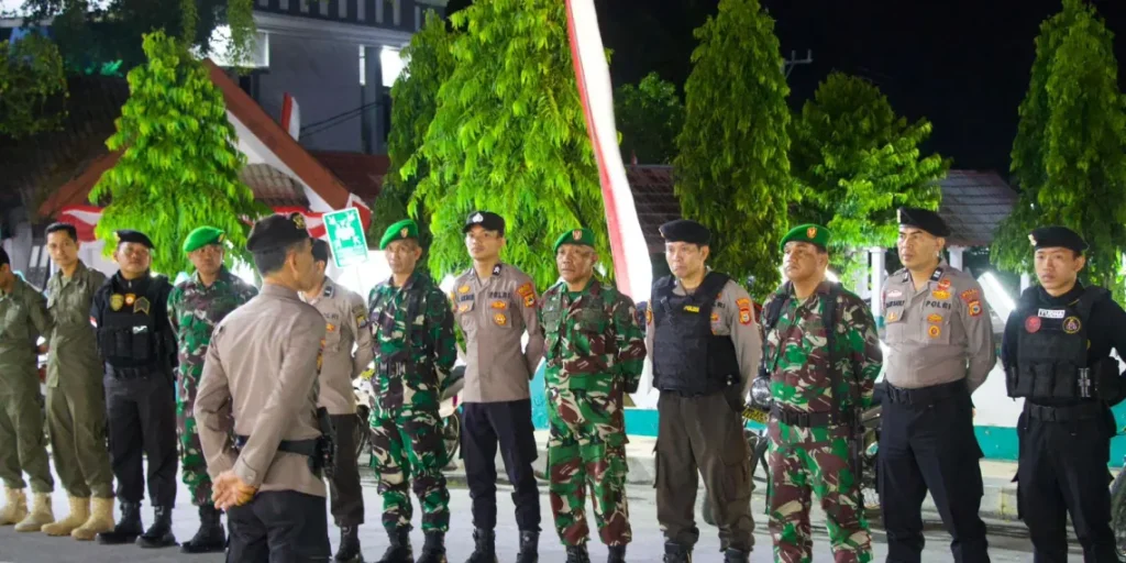 Personel Gabungan Polres Selayar bersama TNI dan Satpol PP Gelar Patroli di Sejumlah Titik