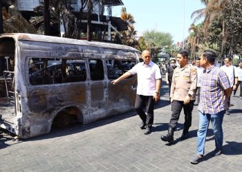 Kapolrestabes Makassar Dampingi Tim Itwasum Polri Cek Lokasi Kebakaran Gedung DPRD