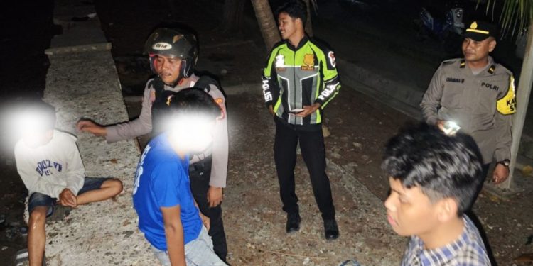 Personel Polres Selayar Gelar Patroli KRYD, 4 Remaja Yang Kedapatan Pesta Miras Diamankan