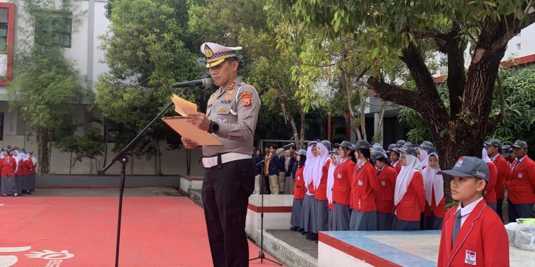 Dalam Rangka Hari Lalu Lintas Bhayangkara ke-70, Wadirlantas Polda Sulsel Jadi Irup di SMK Telkom