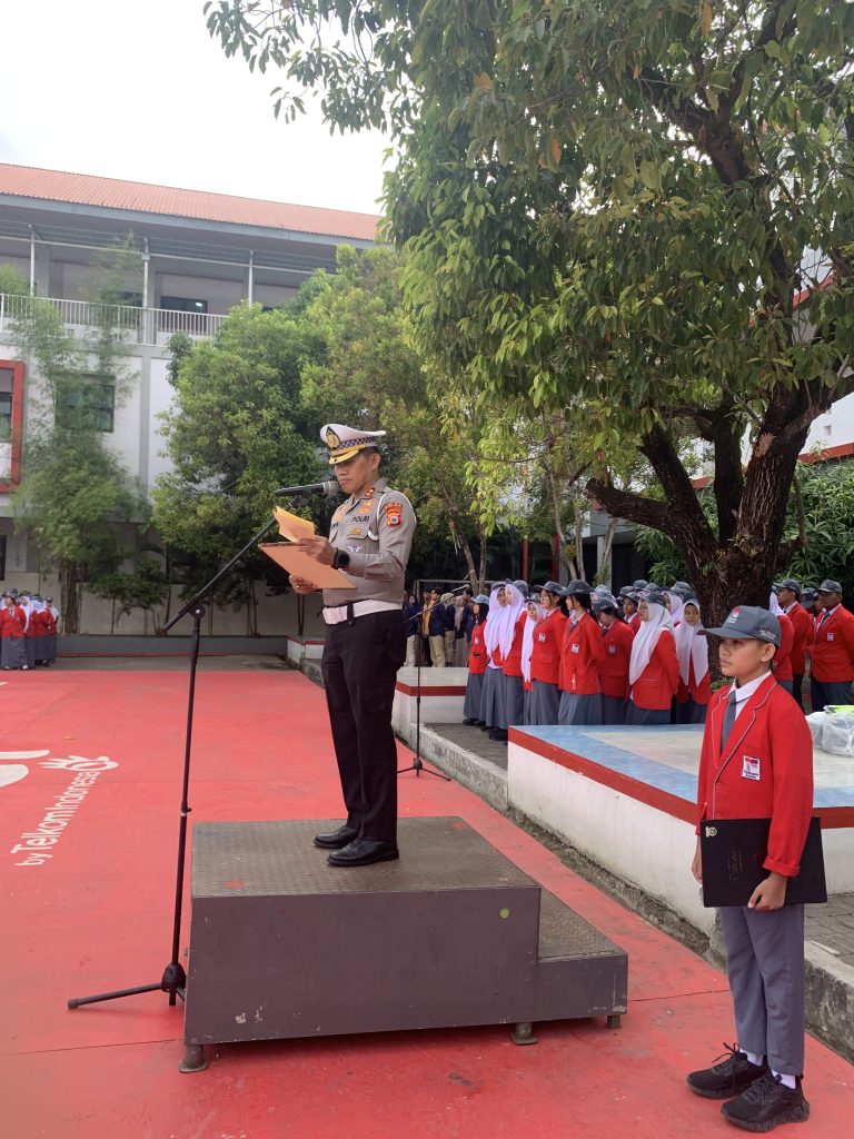 Dalam Rangka Hari Lalu Lintas Bhayangkara ke-70, Wadirlantas Polda Sulsel Jadi Irup di SMK Telkom