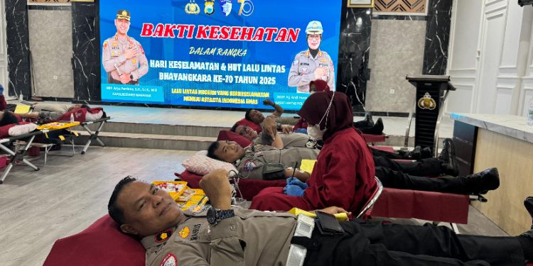 Dalam Rangka Hari Keselamatan dan HUT Lantas Bhayangkara ke-70, Satlantas Polrestabes Makassar Gelar Donor Darah