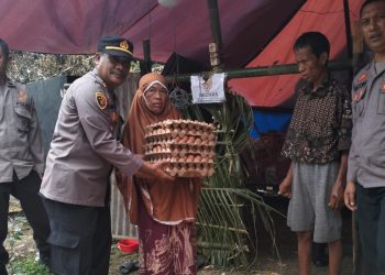 Polsek Kajang dan Bhayangkari Salurkan Bantuan Sosial untuk Korban Kebakaran