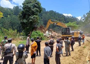 Diwarnai Pemblokiran Jalan, Polres Toraja Utara Amankan Proses Eksekusi Objek Sengketa Tanah di Kalumpang Balusu