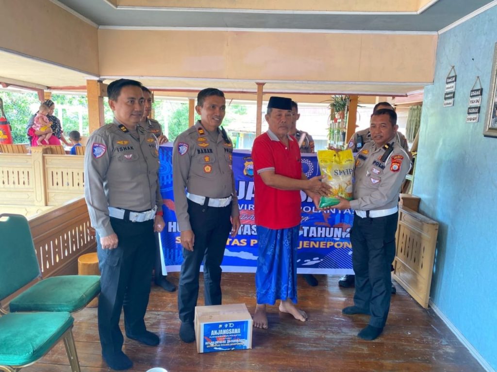 Kasat Lantas bersama Kanit Regident Polres Jeneponto Pimpin Anjangsana ke Purnawirawan