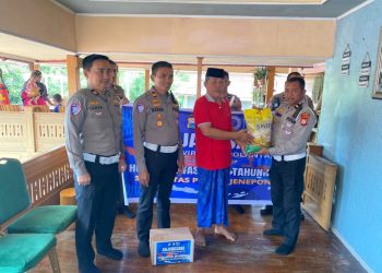 Kasat Lantas bersama Kanit Regident Polres Jeneponto Pimpin Anjangsana ke Purnawirawan