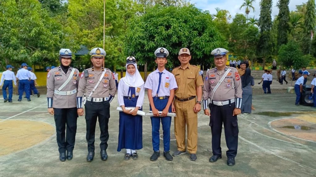 Dalam Rangka Hari Lalu Lintas Bhayangkara ke-70, Personel Satlantas Polres Soppeng Jadi Irup di SMPN 3