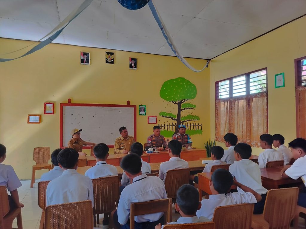 Melalui Police Go To School, Kapolsek Sesean Polres Torut Himbau Pelajar Tetap Disiplin dan Tidak Narkoba