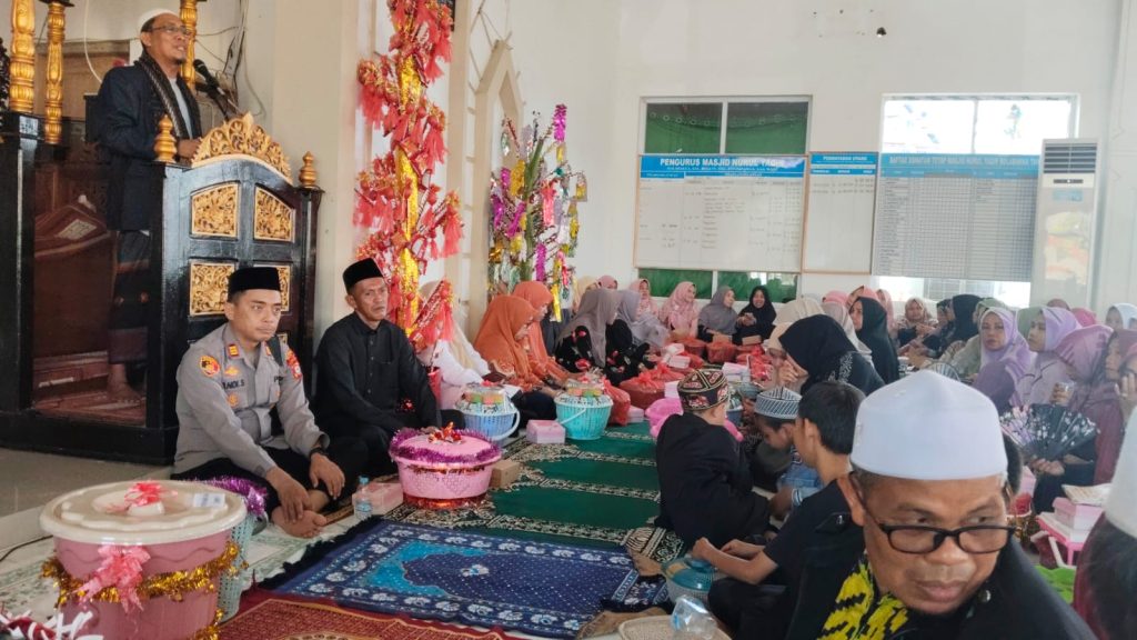 Kapolsek Pitumpanua Hadiri Perayaan Maulid Nabi di Masjid Nurul Yaqin Bolabakka