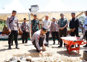 Kapolres Pinrang dan Bupati Peletakan Batu Pertama Pembangunan Pos Polisi di  Batulappa