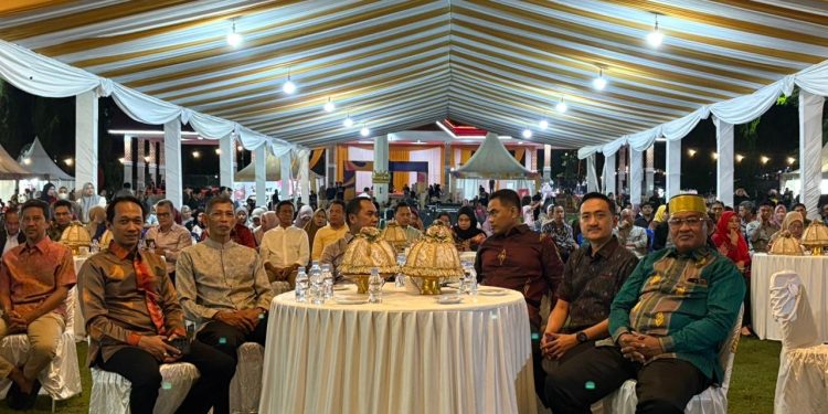 Kapolres Wajo bersama Ketua Bhayangkari Hadiri Penutupan Festival Danau Tempe 2025