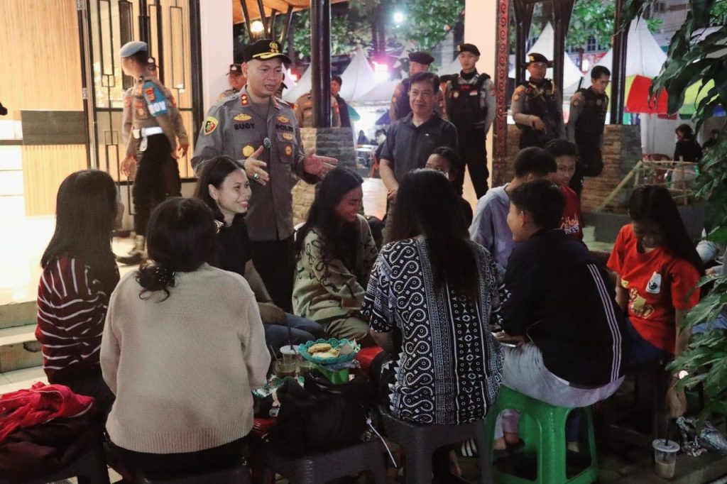 Cegah Gangguan Kamtibmas di Malam Hari, Kapolres Tana Toraja Turun Langsung Pimpin Patroli di Sejumlah Titik