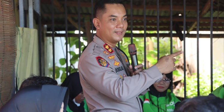 Kapolres Maros Bersama Personel Ngopi Santai Bareng Komunitas Ojol