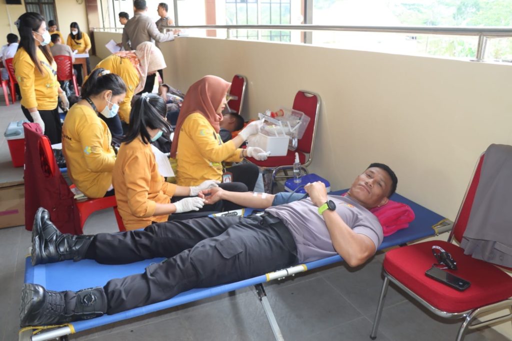 Sambut Hari Jadi ke-74 Humas Polri, Polres Toraja Utara Gelar Bakti Kesehataan Donor Darah