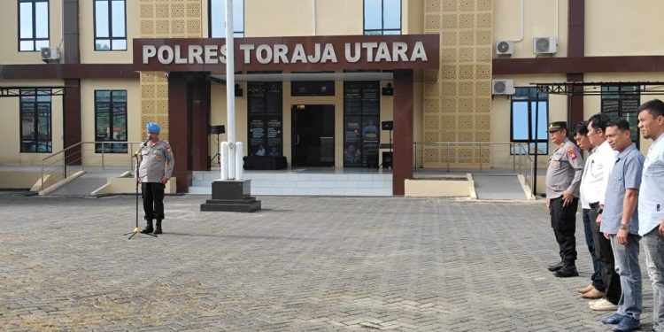 Kasi Propam Polres Toraja Utara Sosialisasi Larangan Hidup Hedon Bagi Personel dan Keluarganya