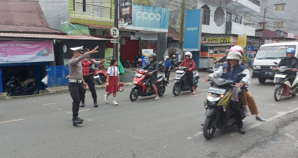 Personel Polres Tana Toraja Berikan Pelayanan Terbaik ke Masyarakat Melalui Gatur Pagi