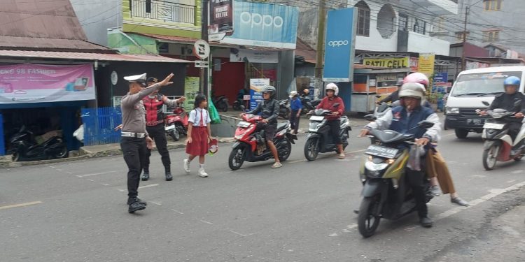 Personel Polres Tana Toraja Berikan Pelayanan Terbaik ke Masyarakat Melalui Gatur Pagi