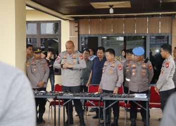 ‎Kapolres Pinrang Pimpin Langsung Pengecekan Senjata Api Personel