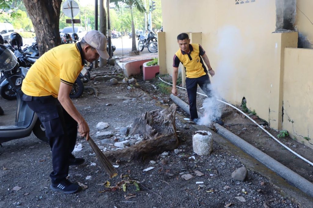 Tingkatkan Mutu Pelayanan, Polres Maros Gelar Kerja Bakti Dan Pembersihan Mako