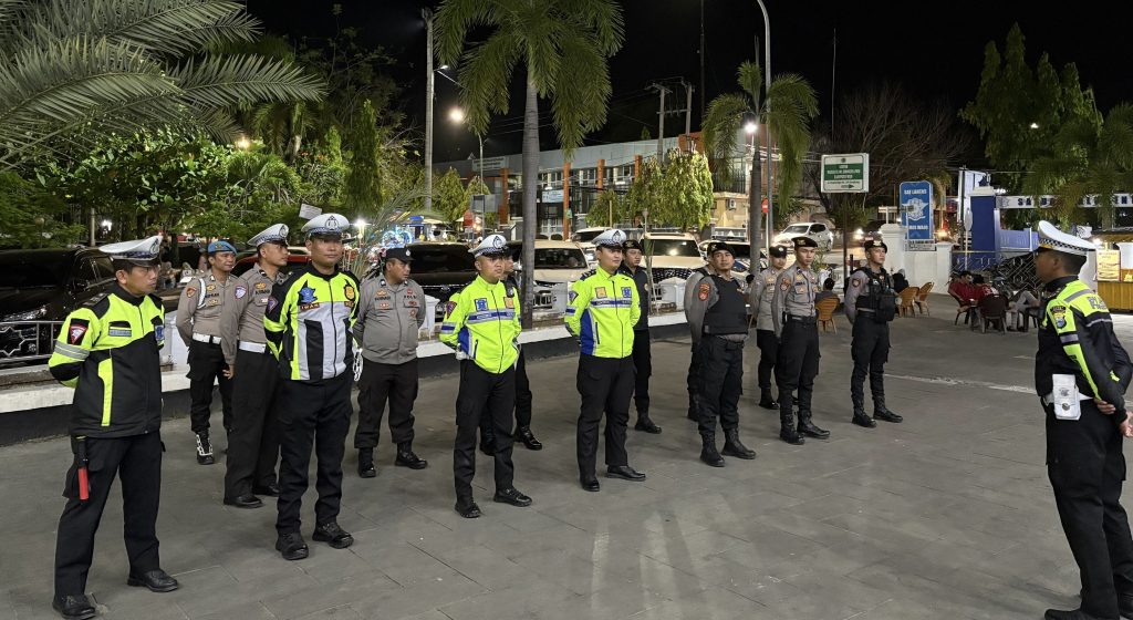 Personel Polres Wajo Gelar Patroli Skala Besar, Sasar Lokasi Keramaian dan Objek Vital
