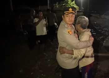 Kapolres Kepulauan Selayar Kunjungi Pasangan Lansia Korban Kebakaran Rumah di Kayu Panda
