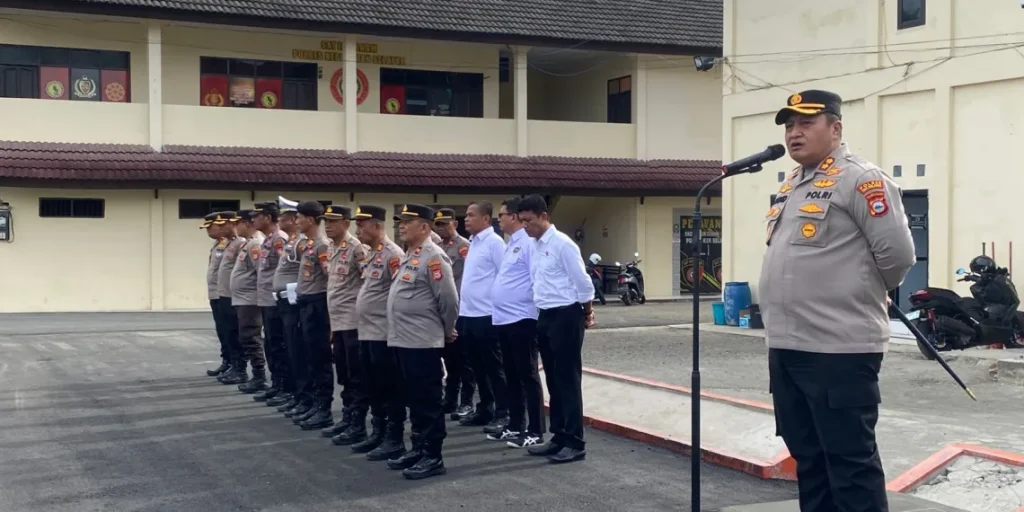Kapolres Selayar Pimpin Apel Siaga Dalam Rangka Peringatan 1 Tahun Pemerintahan Prabowo-Gibran