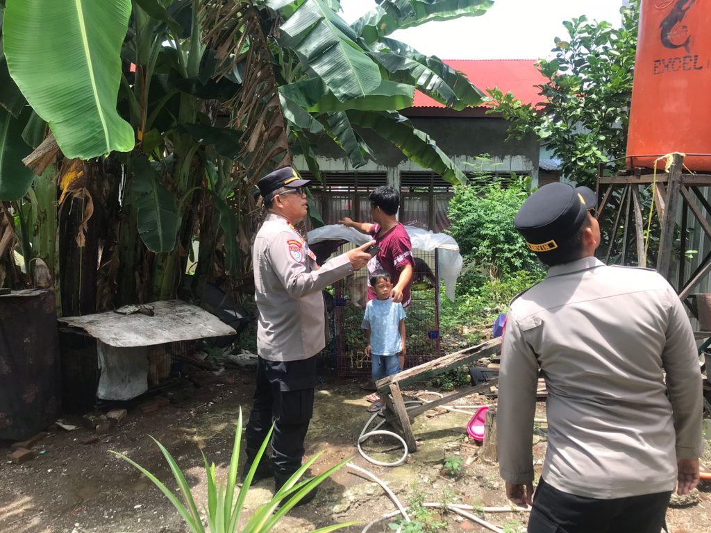 Personel Satbinmas Polres Wajo Gelar Sambang Sekaligus Beri Himbauan ke Masyarakat