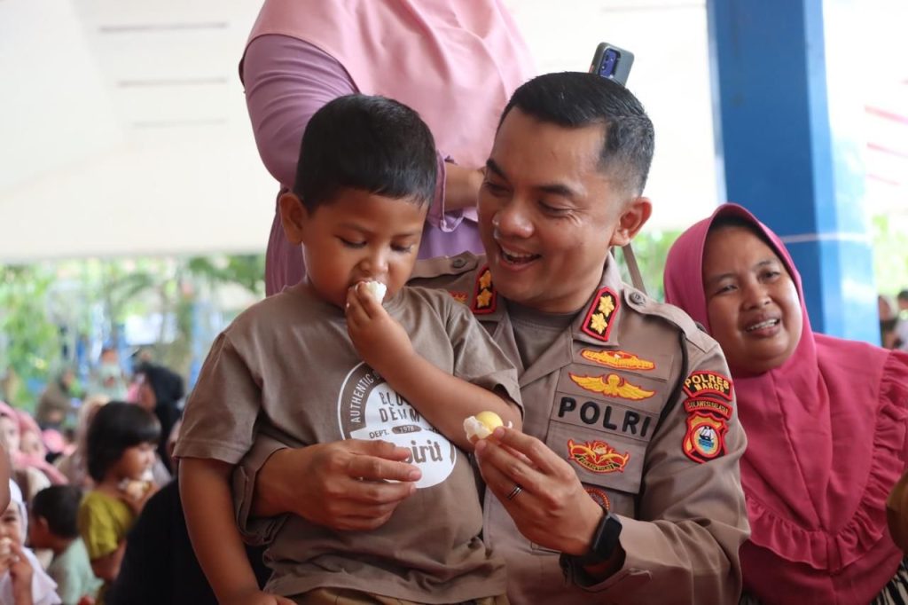 Kapolres Maros Dukung Gerakan Gemar Makan Telur Upaya Tekan Stunting