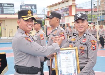 Harumkan Citra Polri, Kapolres Sidrap Ganjar Penghargaan Kepada Personel Humas