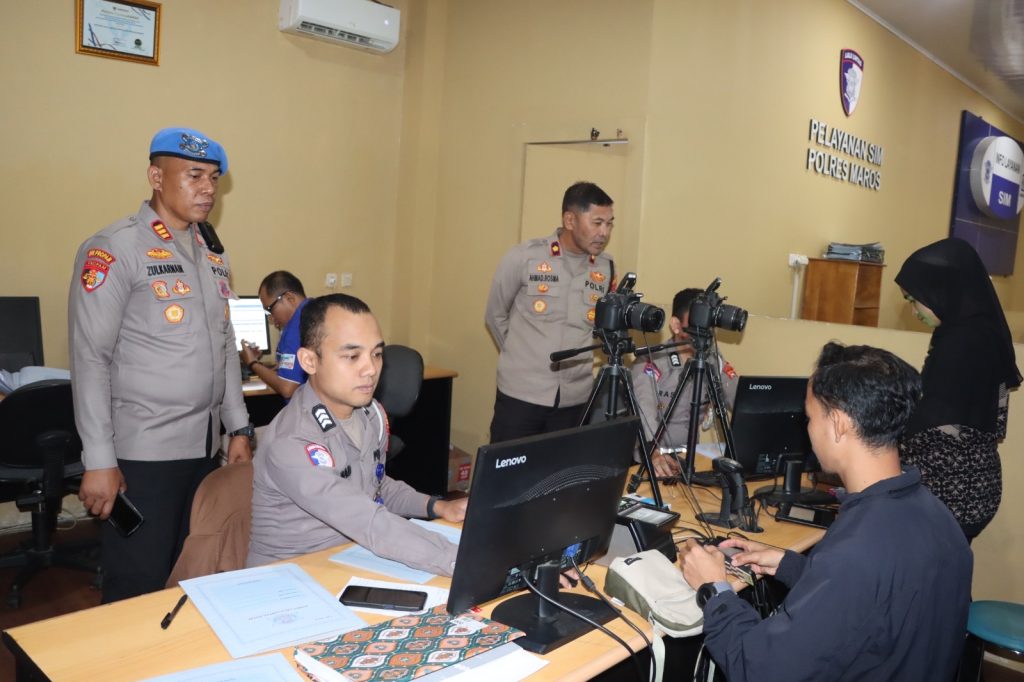 Wakapolres Maros Bersama Propam Pantau Pelayanan Personel ke Masyarakat