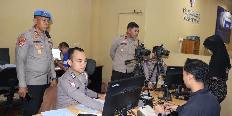 Wakapolres Maros Bersama Propam Pantau Pelayanan Personel ke Masyarakat