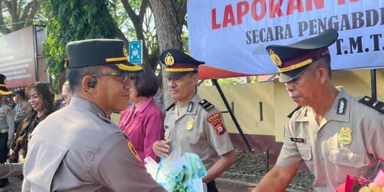 Kapolres Luwu Pimpin Upacara Kenaikan Pangkat Pengabdian Dua Personel
