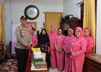 Kapolres Tana Toraja dan Bhayangkari Beri Bantuan ke Warakawuri