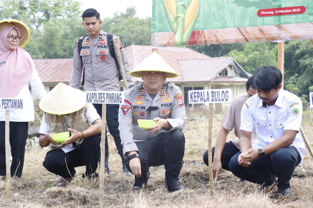Dukung Swasembada Pangan, Kapolres Pinrang Tanam Jagung Serentak Kuartal IV 
