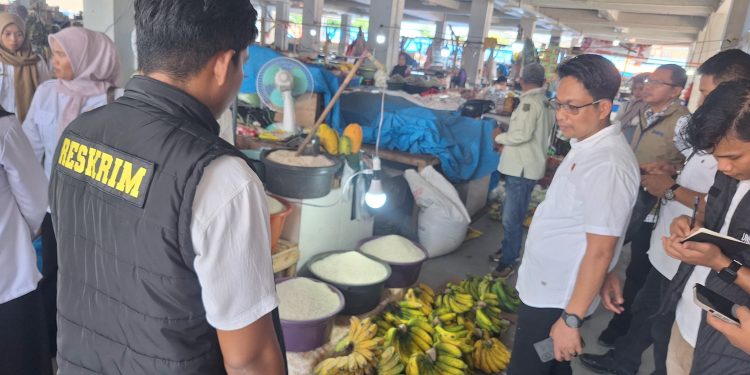 Pastikan Stok dan Harga Beras Terjangkau, Tipidter Polres Bulukumba Sidak Pasar