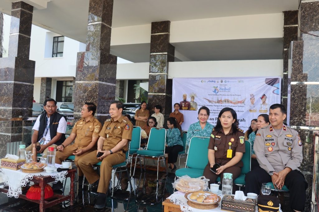 Wakapolres Tana Toraja Dukung Gerakan Pangan Murah Dalam Rangka Hari Jadi Sulawesi Selatan