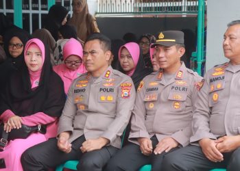 Kapolres Wajo bersama Ketua Bhayangkari Melayat ke Kediaman Alm AKP (Purn) H. Sultan Macca