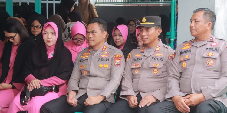 Kapolres Wajo bersama Ketua Bhayangkari Melayat ke Kediaman Alm AKP (Purn) H. Sultan Macca