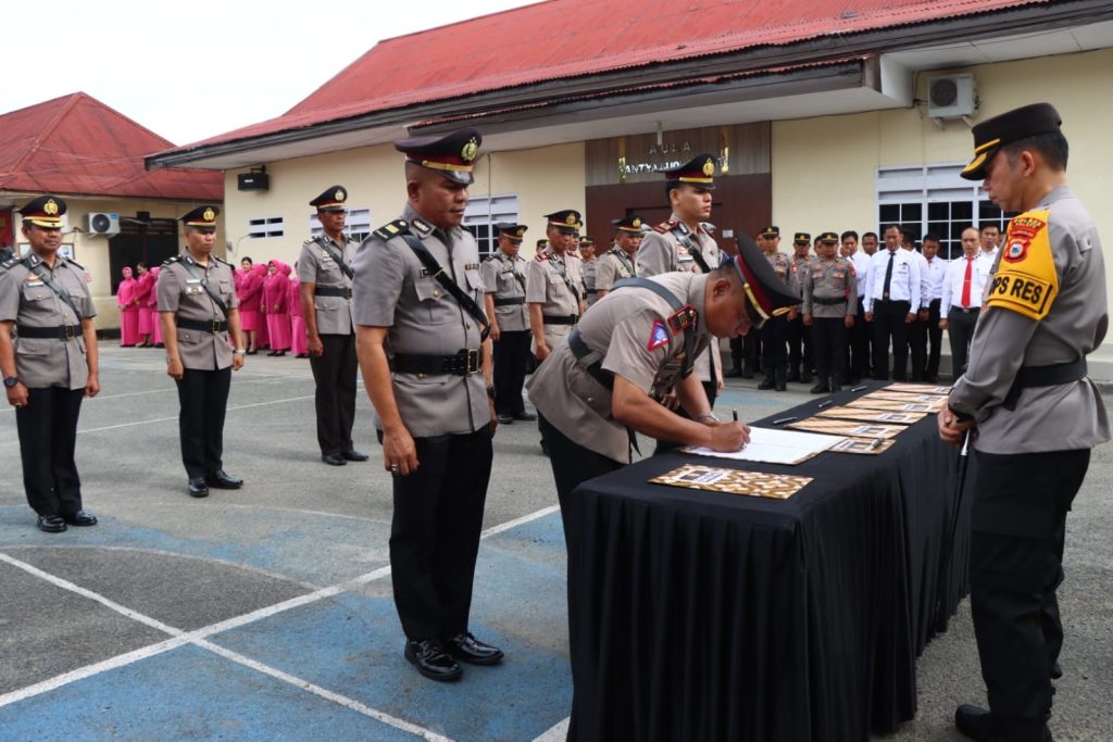 Kapolres Palopo Pimpin Sertijab Kabag, Kasat, Kasi dan Kapolsek