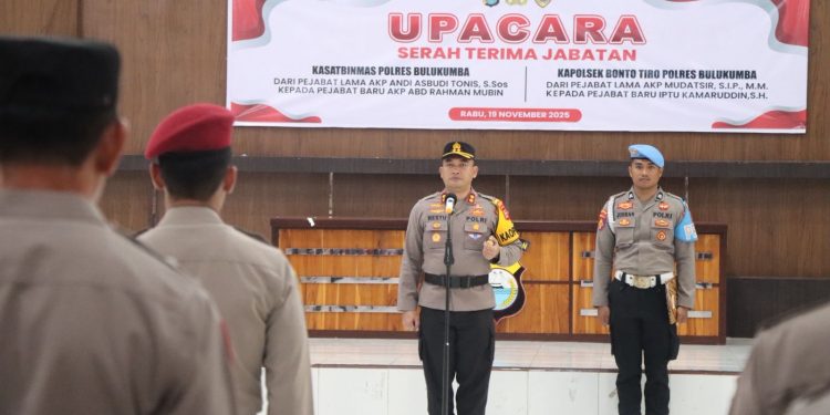 Pimpin Sertijab Kasat Binmas dan Kapolsek Bonto Tiro, Kapolres Bulukumba: Strategi Pembinaan Karir