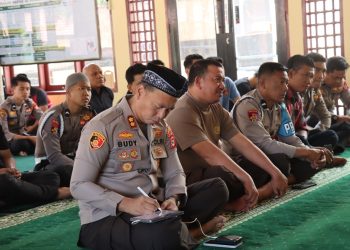 Personel Polres Tana Toraja Ikut Pembinaan Rohani dan Mental