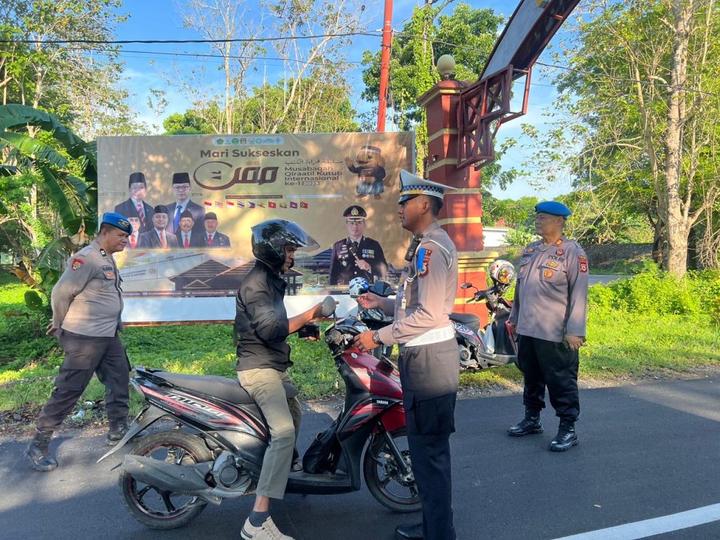 Satlantas Polres Wajo Tingkatkan Kesadaran Masyarakat di Hari ke-2 Ops Zebra Pallawa 2025