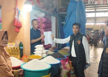 Jaga Stabilitas Harga, Satgas Pangan Maros Distribusikan Surat Edaran HET ke Pedagang Beras