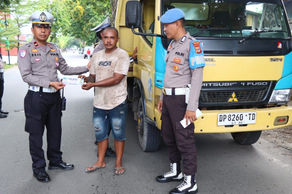 Satlantas Polres Palopo Gelar Operasi Zebra Pallawa 2025 dan Beri Sosialisasi ke Pengendara