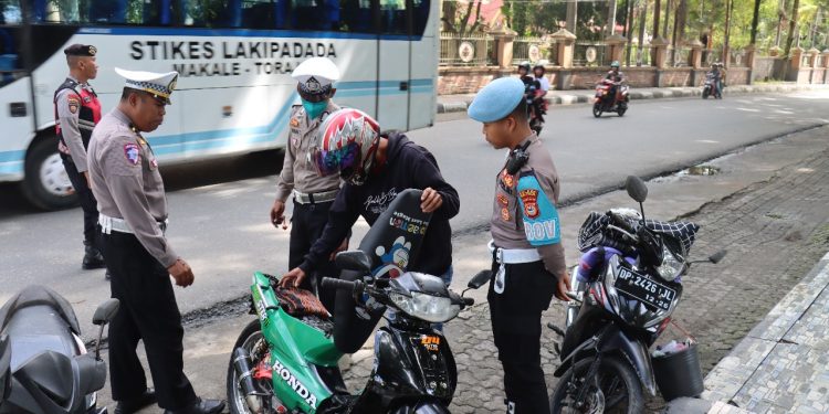 Hari ke-2 Operasi Zebra, Satlantas Polres Tana Toraja Tindak Kendaraan Tidak Lengkap dan Knalpot Brong