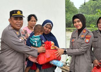 Gerak Cepat Polres Maros Salurkan Bantuan Dan Trauma Healing ke Warga Terdampak Puting Beliung Di Lau
