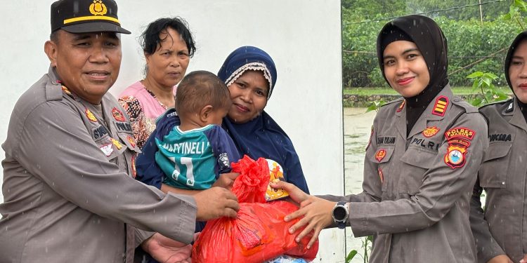 Gerak Cepat Polres Maros Salurkan Bantuan Dan Trauma Healing ke Warga Terdampak Puting Beliung Di Lau