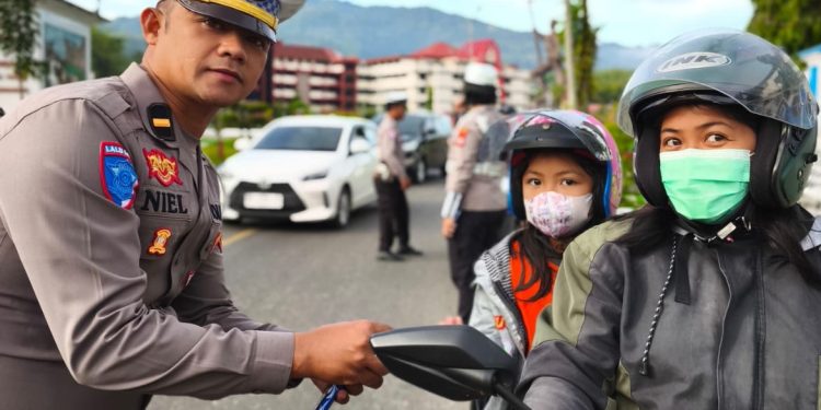Hari ke-5 Ops Zebra Pallawa 2025, Satlantas Polres Tana Toraja Gencarkan Sosialisasi